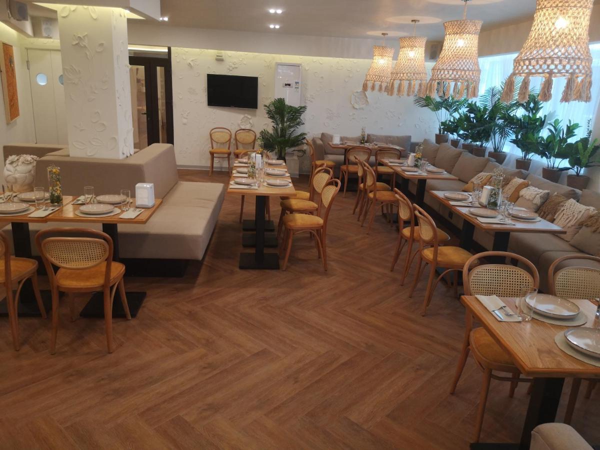 Ayhan Hotel Aqtöbe Esterno foto