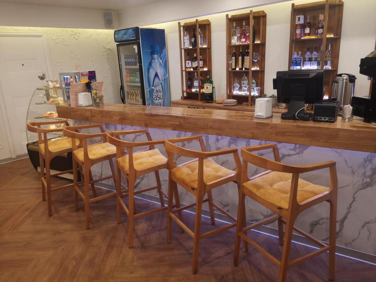 Ayhan Hotel Aqtöbe Esterno foto