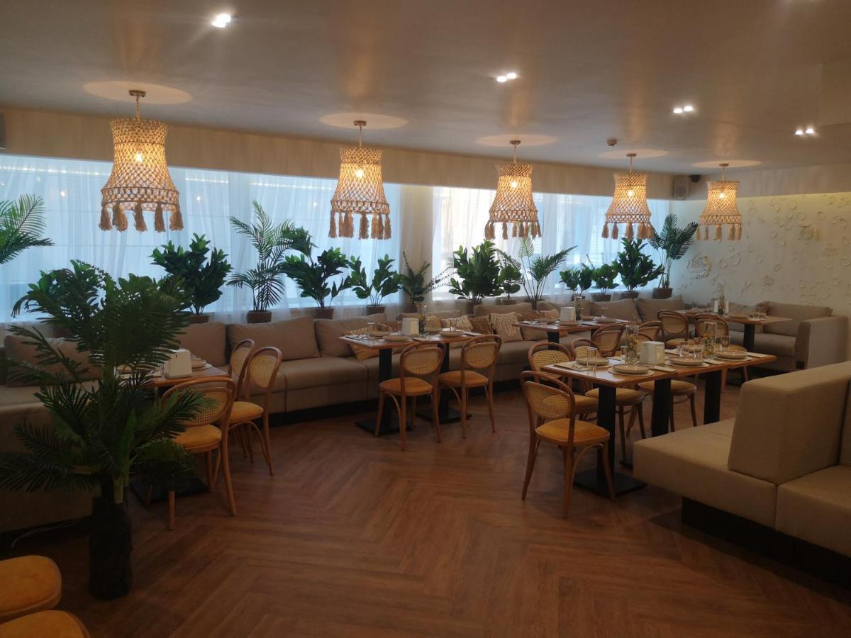 Ayhan Hotel Aqtöbe Esterno foto