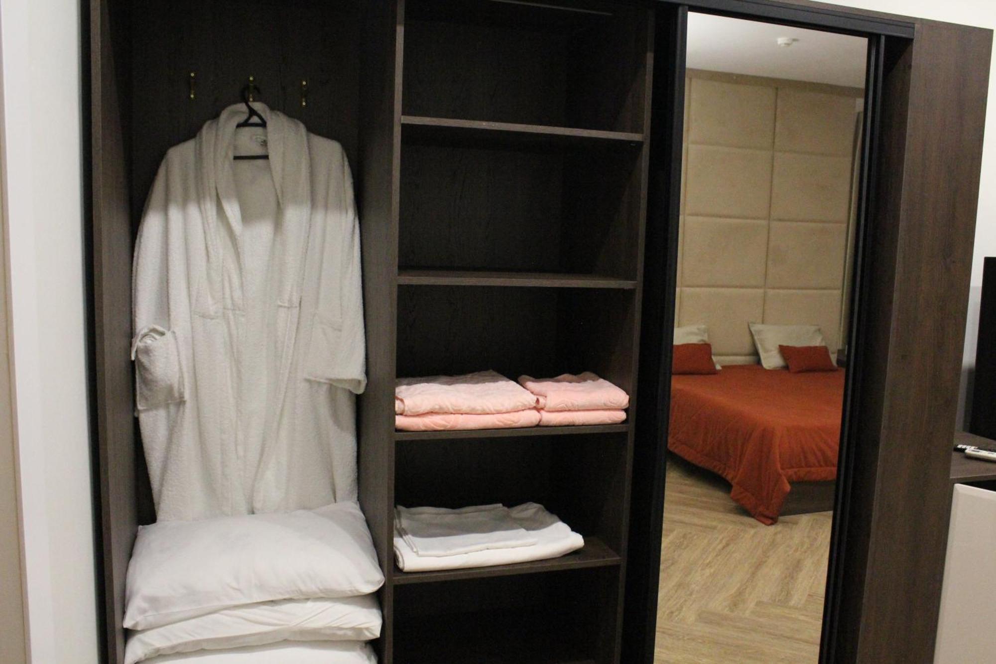 Ayhan Hotel Aqtöbe Esterno foto
