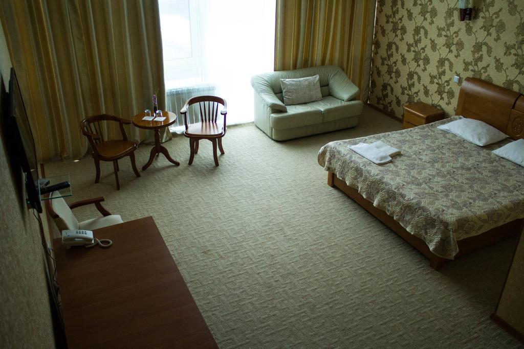 Ayhan Hotel Aqtöbe Esterno foto
